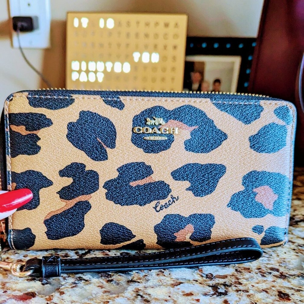 Coach new w/o tags Leopard Wallet